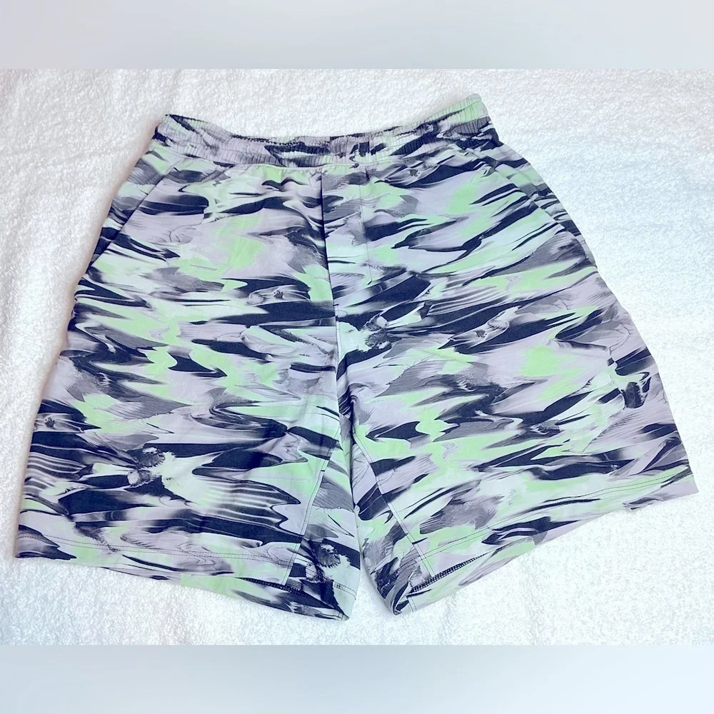 Lululemon Athletica men’s Green and Black Athletic Shorts camouflage size S